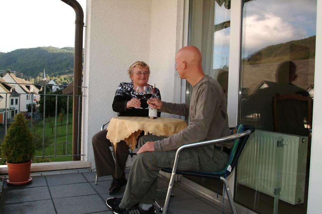 Отель Ferienweingut Hensler Бридель Экстерьер фото